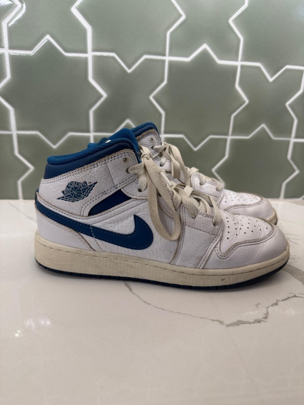 Nike Air Jordan 1 Mid Kids Shoes 5Y